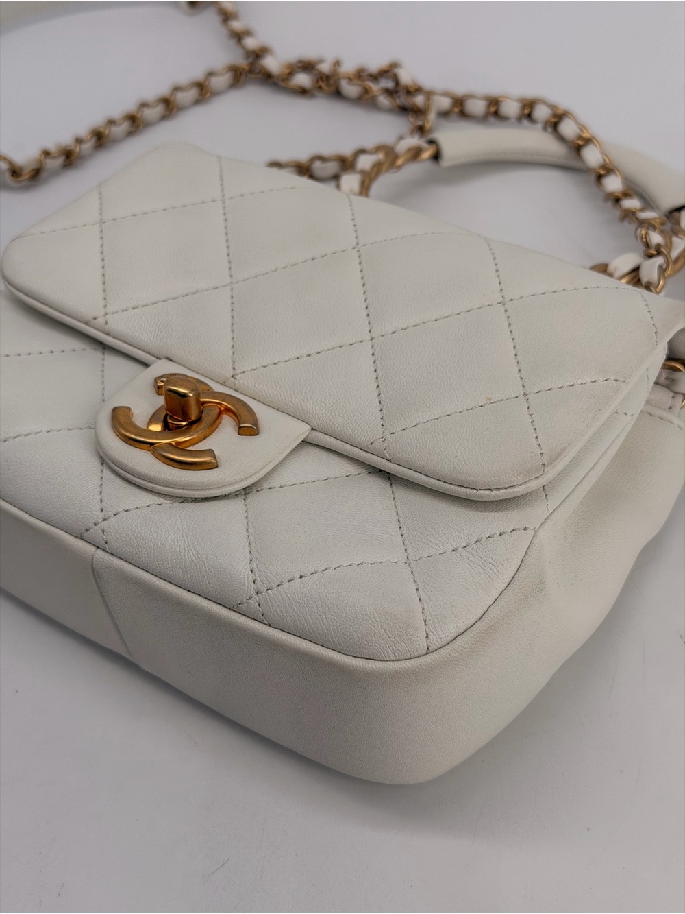 CHANEL MINI LAMBSKIN IN THE LOOP SHOULDER BAG WHITE - Picture 15 of 15